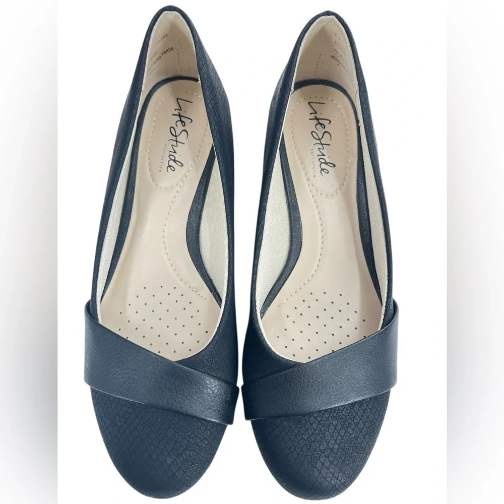 Life Stride Black Flats with Crossover Detail Size 6.5 Like New No Box
